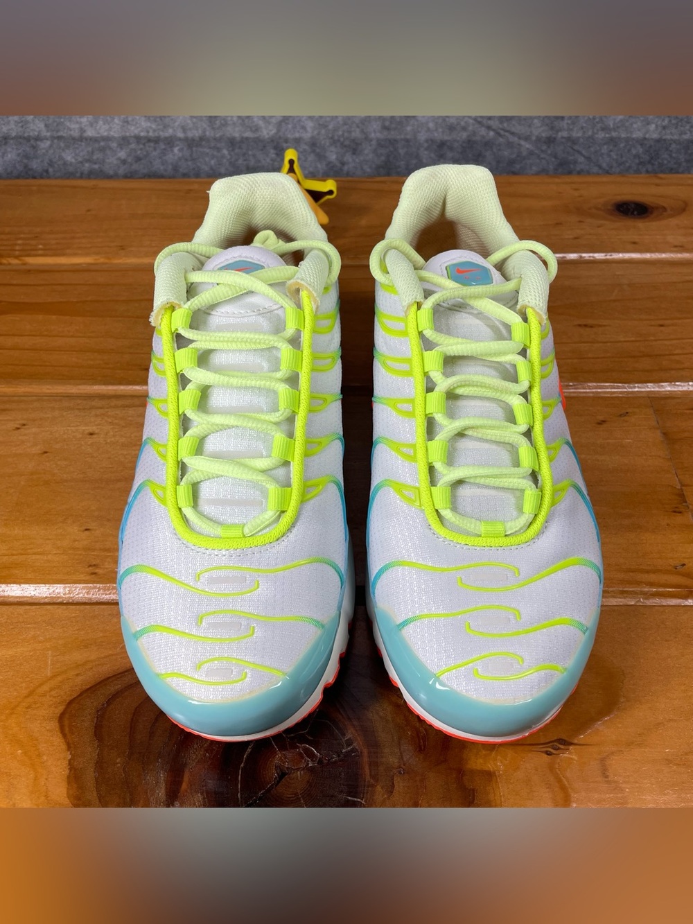 Nike Air Max Plus TN GS Size 6Y / Womens 7.5 White Blue Volt Orange CJ9930-400 - Picture 4 of 16